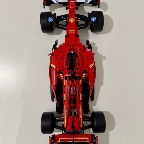 Lego Technic Ferrari SF-24 F1 model like new