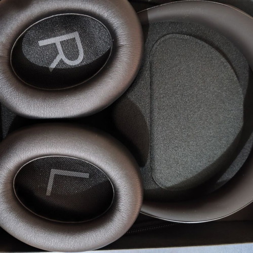 Bose Noise Cancelling 700 wireless headphones new, black