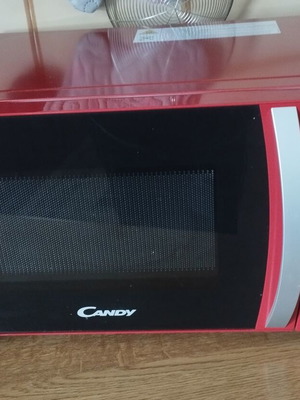 Φούρνος μικροκυμάτων Candy 20 λίτρων με ηλεκτρονικό ρολόι, σαν καινούργιος