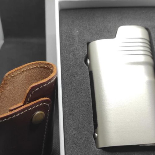 La Petite Box VB22 by Vaponaute like new with original leather case
