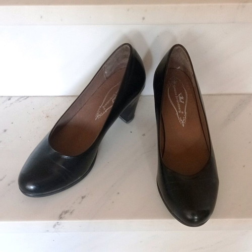 Black leather shoes size 41.