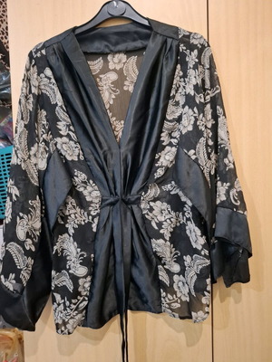 Silk vintage kimono new with golden details, size M