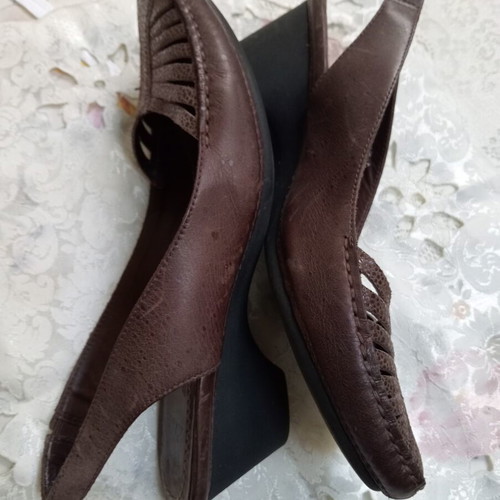 Clarks sandals size 39, new, brown leather with rubber sole