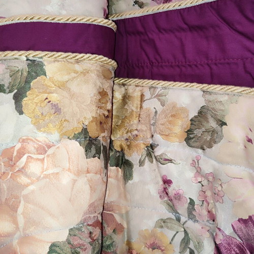 Reversible quilt coverlet with sheets and pillows new, capitone