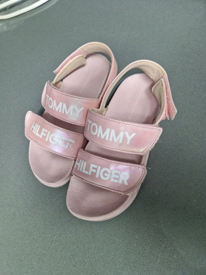 Παιδικά σανδάλια Tommy Hilfiger μεταχειρισμένα, νούμερο 31, ροζ