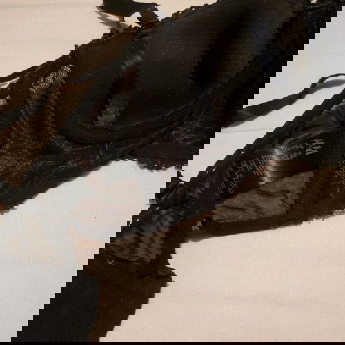 Черно дантелено корсетно сутиен H&M размер 75B като нов