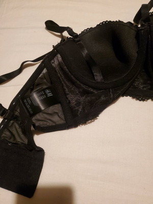 Черно дантелено корсетно сутиен H&M размер 75B като нов