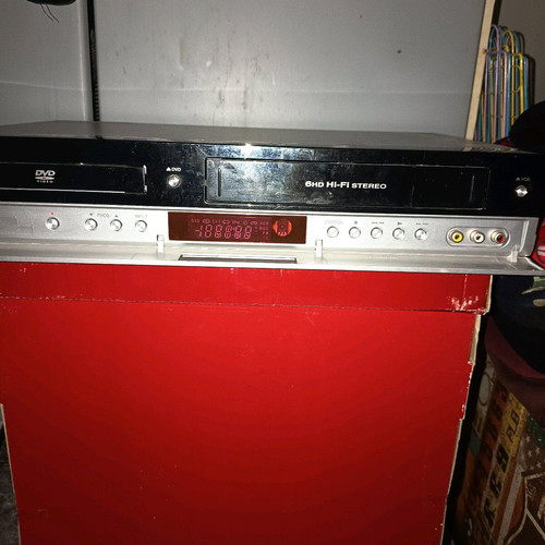LG DVD & VCR player used, 2008 model, needs repair, no remote