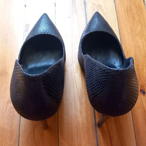 Lynne black snake print pumps size 40 used