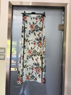 Floral Maxi Skirt size M like new, blue and green