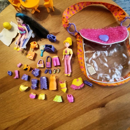 Polly Pocket bag with 2 dolls and accessories like new