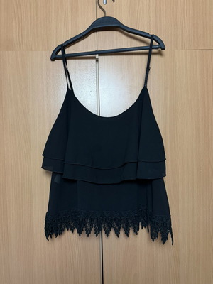 Crop top μαύρο ένα μέγεθος σαν καινούργιο με δαντέλα και ρυθμιζόμενες τιράντες