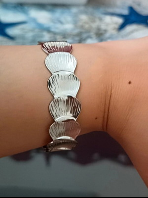 Steel bracelet with shells like new, silver color