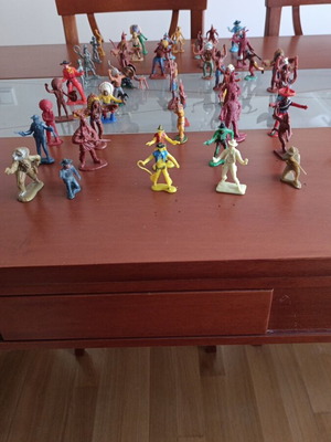 Cowboys and Indians set of 50 figures used, 5 to 8 cm