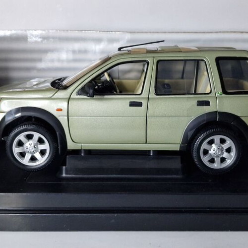 Metal model Landrover Freelander scale 1:18 like new