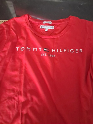 Μπλούζα Tommy Hilfiger κόκκινη μακρυμάνικη σαν καινούργια No 164/14