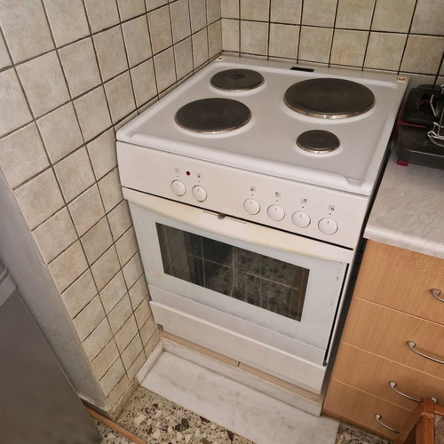 Electric kitchen stove used in very good condition