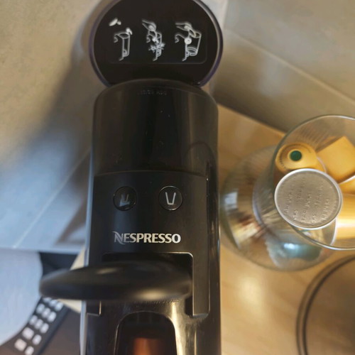 De'Longhi Essenza Mini Nespresso coffee maker black, like new
