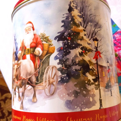 Tin box like new decorated for biscuits