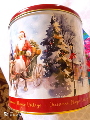 Tin box like new decorated for biscuits
