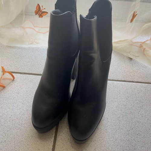 High-heeled ankle boots like new, size 37, black