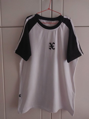 Cotton white t-shirt with black details size L used