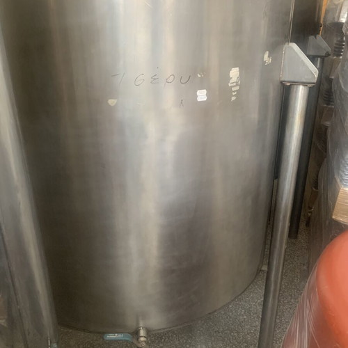 Stainless Steel Tank 1000 Liters used, sturdy construction