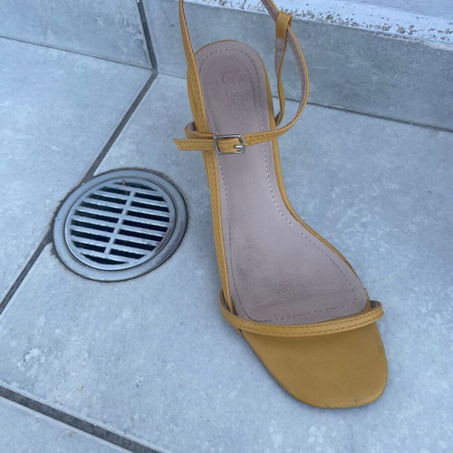 Yellow sandals size 39 like new