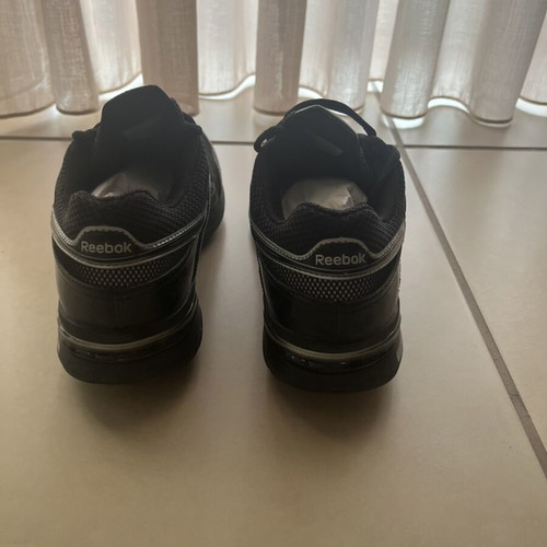 Reebok women's Easy Tone shoes like new, size 38, black
