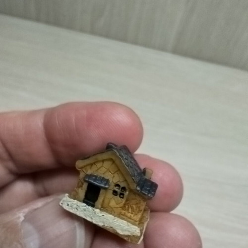 Miniature houses new, set of 3 pieces made of resin