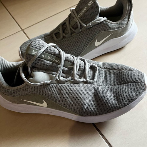 Nike athletic shoes like new, size 44, khaki