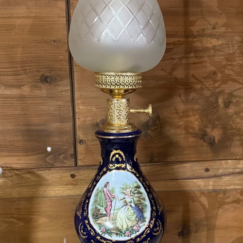 Limoges lamp like new with 70 glass chimney