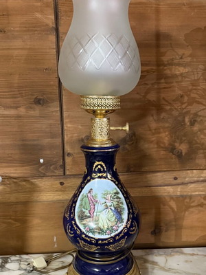 Limoges lamp like new with 70 glass chimney