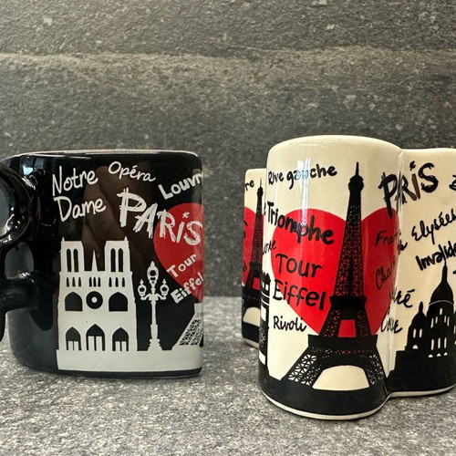 Set of 2 heart-shaped mugs new, white and black with French designs