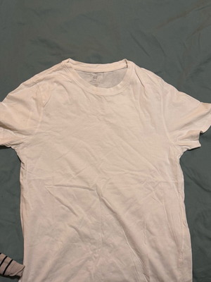H&M white t-shirt like new, size M
