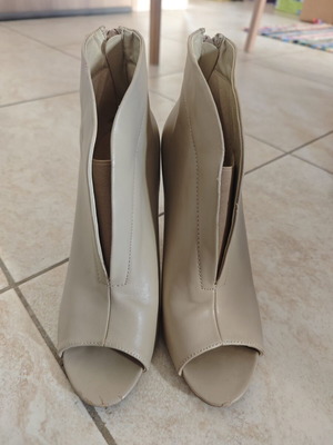 Peep-toe ankle boots like new, beige, size 38
