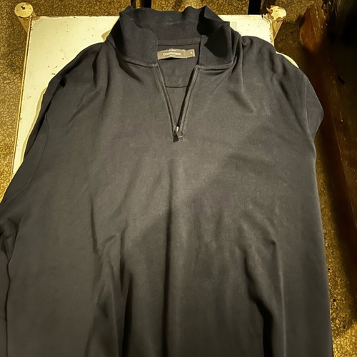 T shirt with zip like new, size XL, black