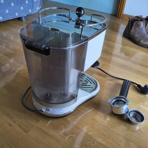 De'Longhi Icona ECO 311 Espresso Machine like new, white