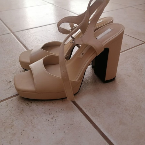 Zara sandals new, size 38, beige platform