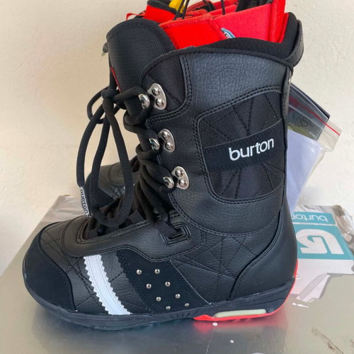 Burton Sapphire Women's Snowboard Boots new, size US 8, black/red