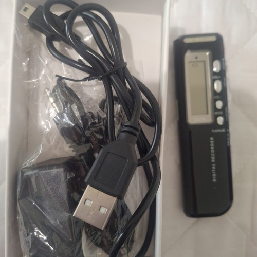 Digital Voice Recorder like new with stereo recording and rechargeable battery