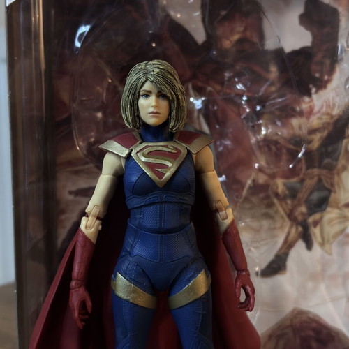 Supergirl figure like new from Injustice 2 with comic book