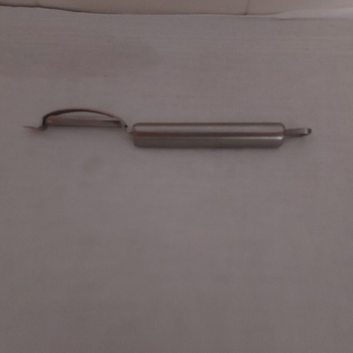 Kuchenprofi fruit and vegetable peeler and cleaner like new
