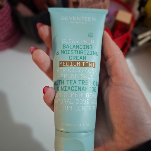 Seventeen tinted cream with niacinamide like new