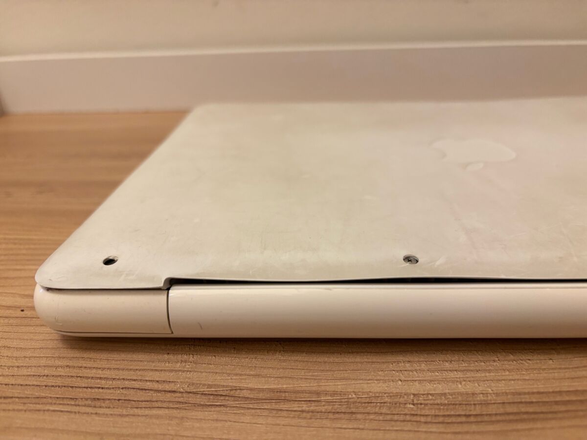 Apple Macbook 13 inch late 2009 used… - € 115,00 - Vendora.cy