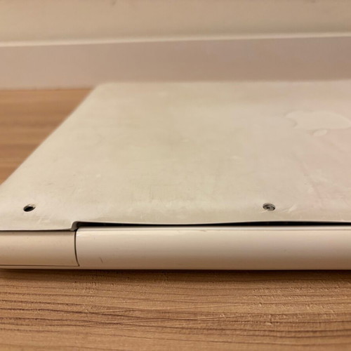 Apple Macbook 13 inch late 2009 with box and manuals