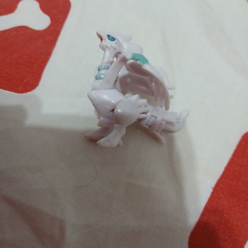 Reshiram mini figure Pokemon