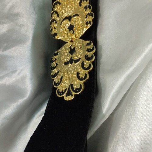 Women’s suede belt like new, black with gold metal detail