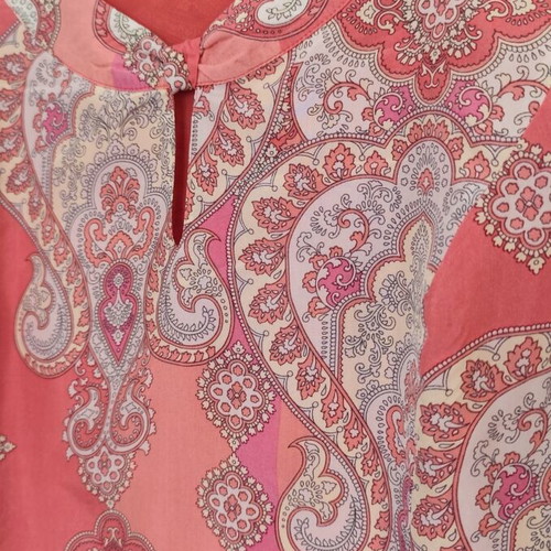 Silk sleeveless top Un Jour Ailleurs like new, pink coral paisley