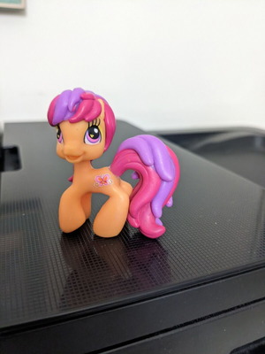 Small pony figure like new, 6cm